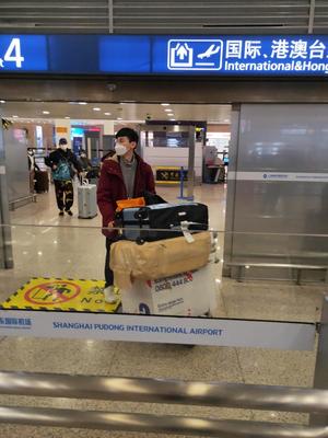 浙財大學(xué)生變身抗疫物資的跨國快遞小哥